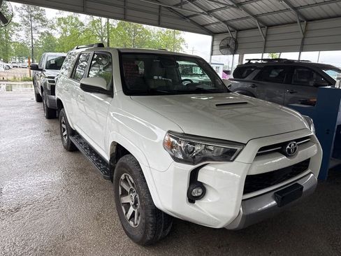 Used 2022 Toyota 4Runner TRD Off-Road AWD/4WD image 2