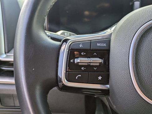 Used 2024 Kia Sorento S image 19