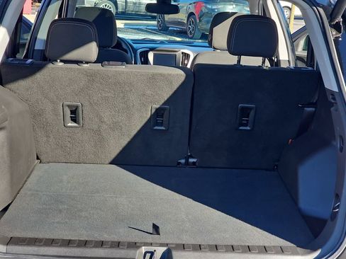 Used 2022 GMC Terrain SLE w/ Driver Convenience Package image 12