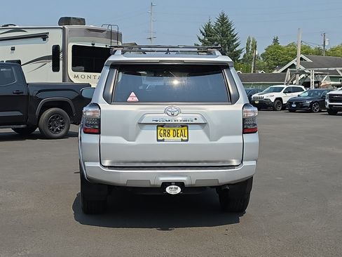 Used 2016 Toyota 4Runner SR5 AWD/4WD image 8