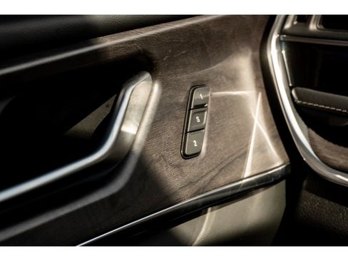 Used 2023 Jeep Grand Cherokee Overland RWD image 31