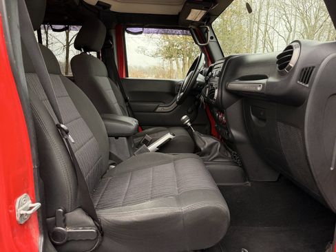 Used 2011 Jeep Wrangler Unlimited Sport w/ Dual Top Group image 15