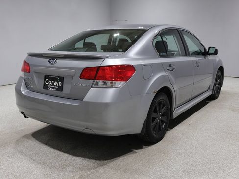 Used 2011 Subaru Legacy 2.5i Premium AWD/4WD image 2