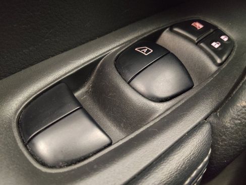 Used 2019 Nissan Rogue SV FWD image 27