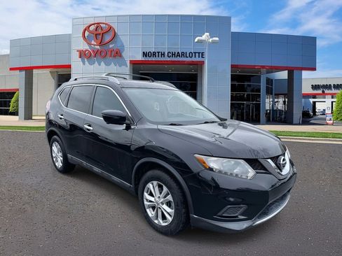 Used 2016 Nissan Rogue SV w/ SV Premium Package image 2