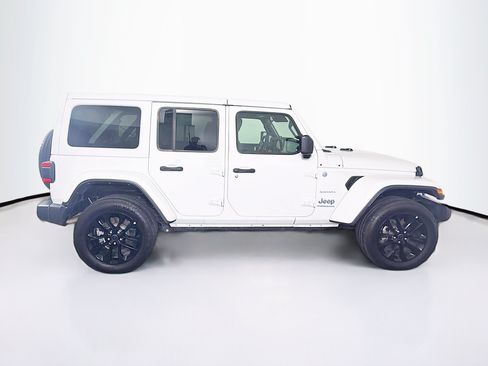 Used 2024 Jeep Wrangler Unlimited Sahara AWD/4WD image 10