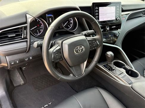 Used 2023 Toyota Camry SE image 19