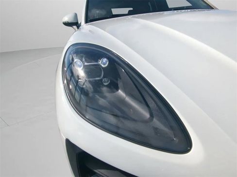 Used 2021 Porsche Macan image 35