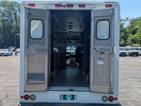 Used 2013 Ford E-350 and Econoline 350 Super Duty w/ Air Conditioning Prep Pkg RWD image 13