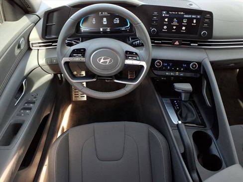Certified 2025 Hyundai Elantra Sport image 16