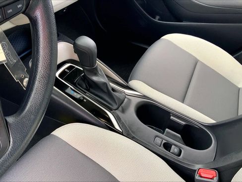 Used 2025 Toyota Corolla LE image 15