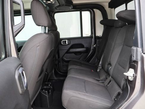 Used 2023 Jeep Gladiator Overland AWD/4WD image 10