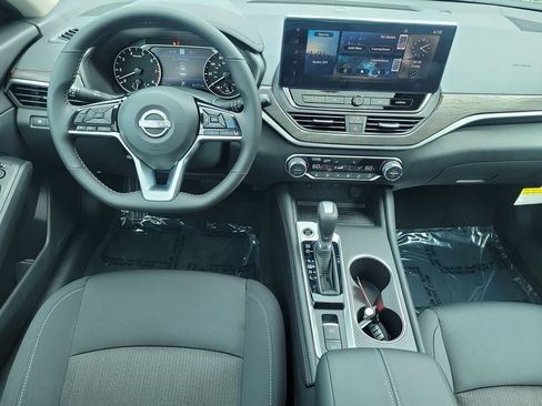 Used 2025 Nissan Altima 2.5 SV w/ SV Premium Package FWD image 17