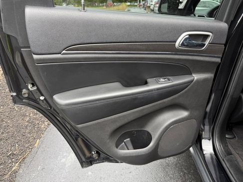 Used 2018 Jeep Grand Cherokee Limited w/ Luxury Group II image 29