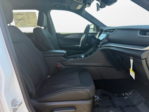 New 2025 Jeep Grand Cherokee L Laredo w/ Luxury Tech Group I AWD/4WD image 15