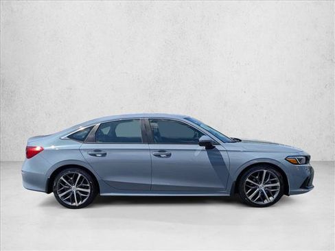 Used 2023 Honda Civic Touring image 4