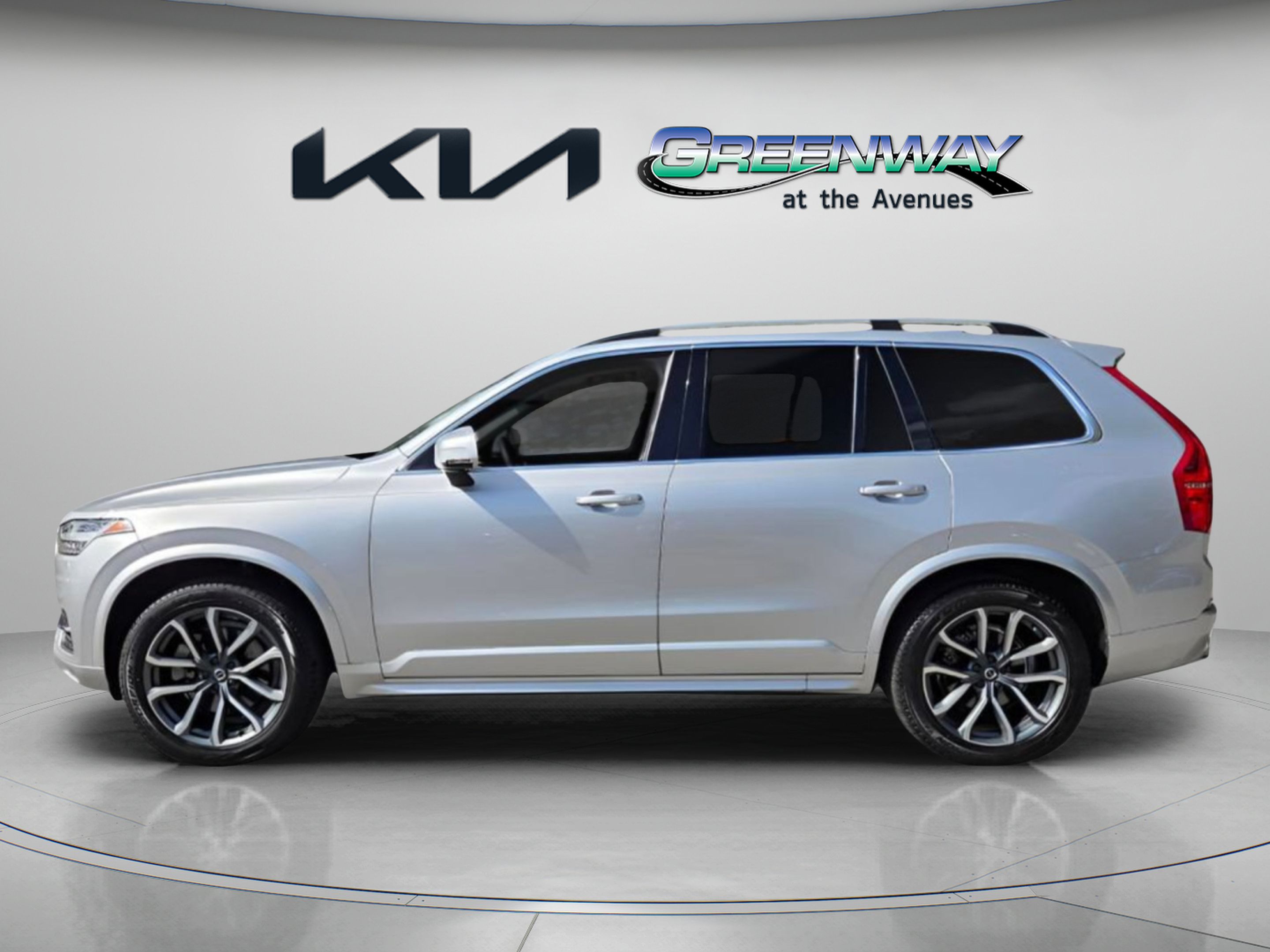 Used 2019 Volvo XC90 T5 Momentum w/ Protection Package Premier AWD/4WD image 4
