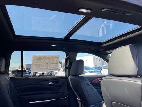 New 2026 Chevrolet Traverse RS image 10