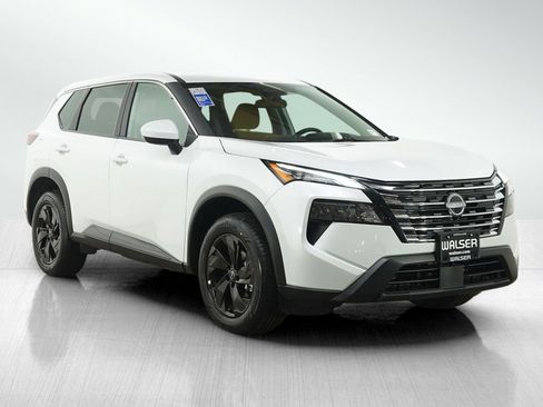 Used 2025 Nissan Rogue SV image 7