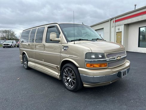 Used 2011 Chevrolet Express 1500 image 3