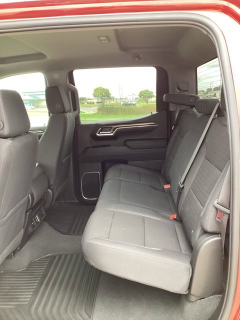 Used 2023 Chevrolet Silverado 1500 LT AWD/4WD image 7