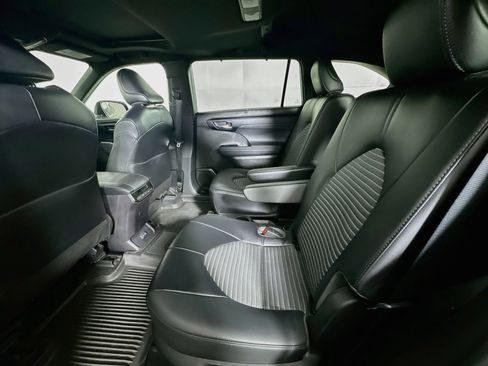 Used 2022 Toyota Highlander XSE FWD image 28