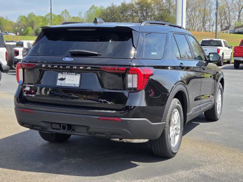 New 2026 Ford Explorer Active image 5