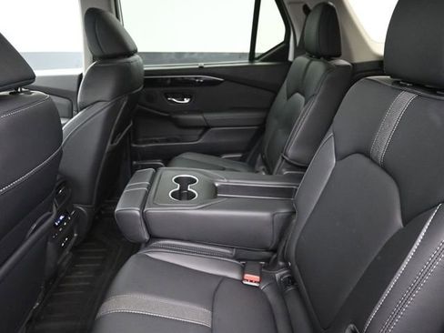 Used 2025 Honda Pilot EX-L image 18