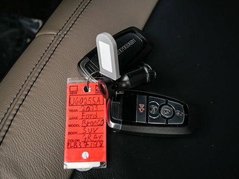 Used 2023 Ford Bronco Wildtrak image 37