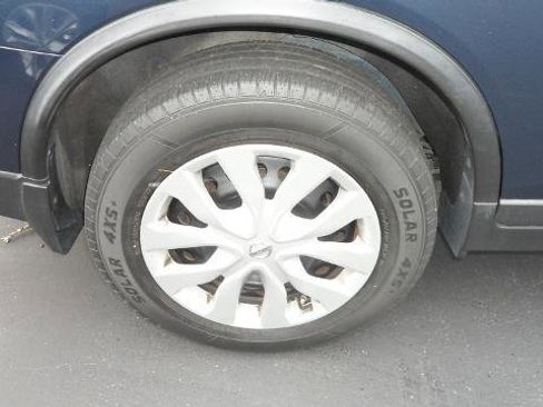 Used 2015 Nissan Rogue S image 9