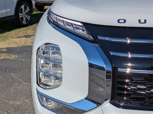 New 2026 Mitsubishi Outlander SE image 10