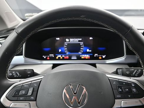 Used 2025 Volkswagen Taos SE FWD image 15