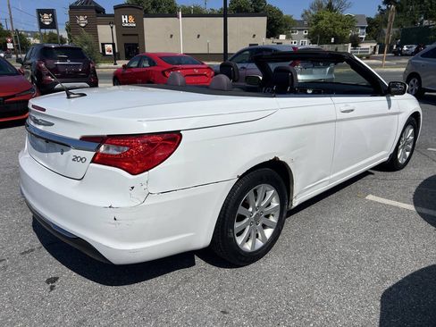 Used 2012 Chrysler 200 Touring FWD image 5