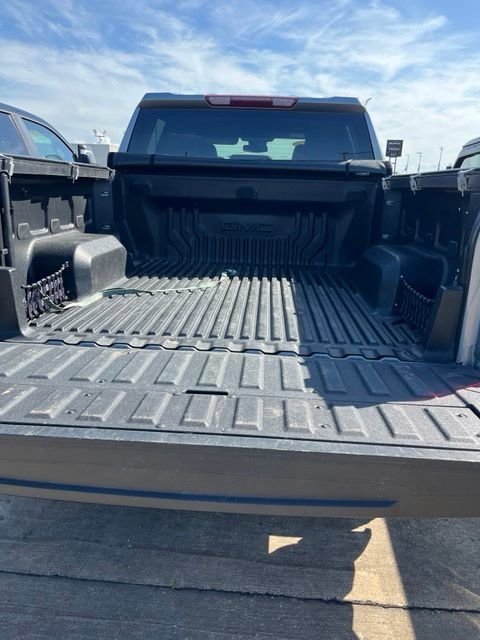 Used 2024 GMC Sierra 1500 SLT w/ X31 Off-Road Package AWD/4WD image 8