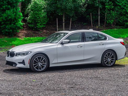 Used 2021 BMW 330i xDrive 330i xDrive w/ Convenience Package image 3