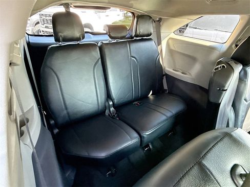 Used 2022 Toyota Sienna LE image 31