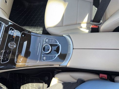 Used 2019 Mercedes-Benz C 300 Sedan image 18