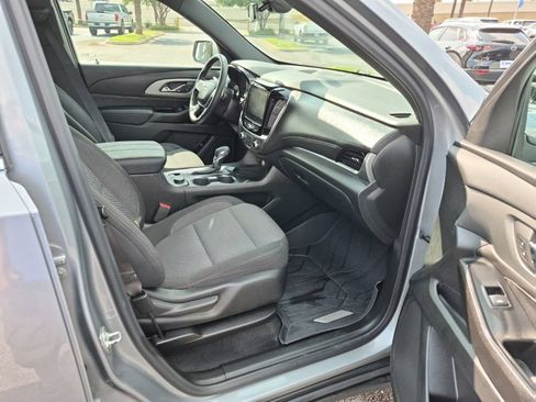 Used 2023 Chevrolet Traverse LT FWD image 23