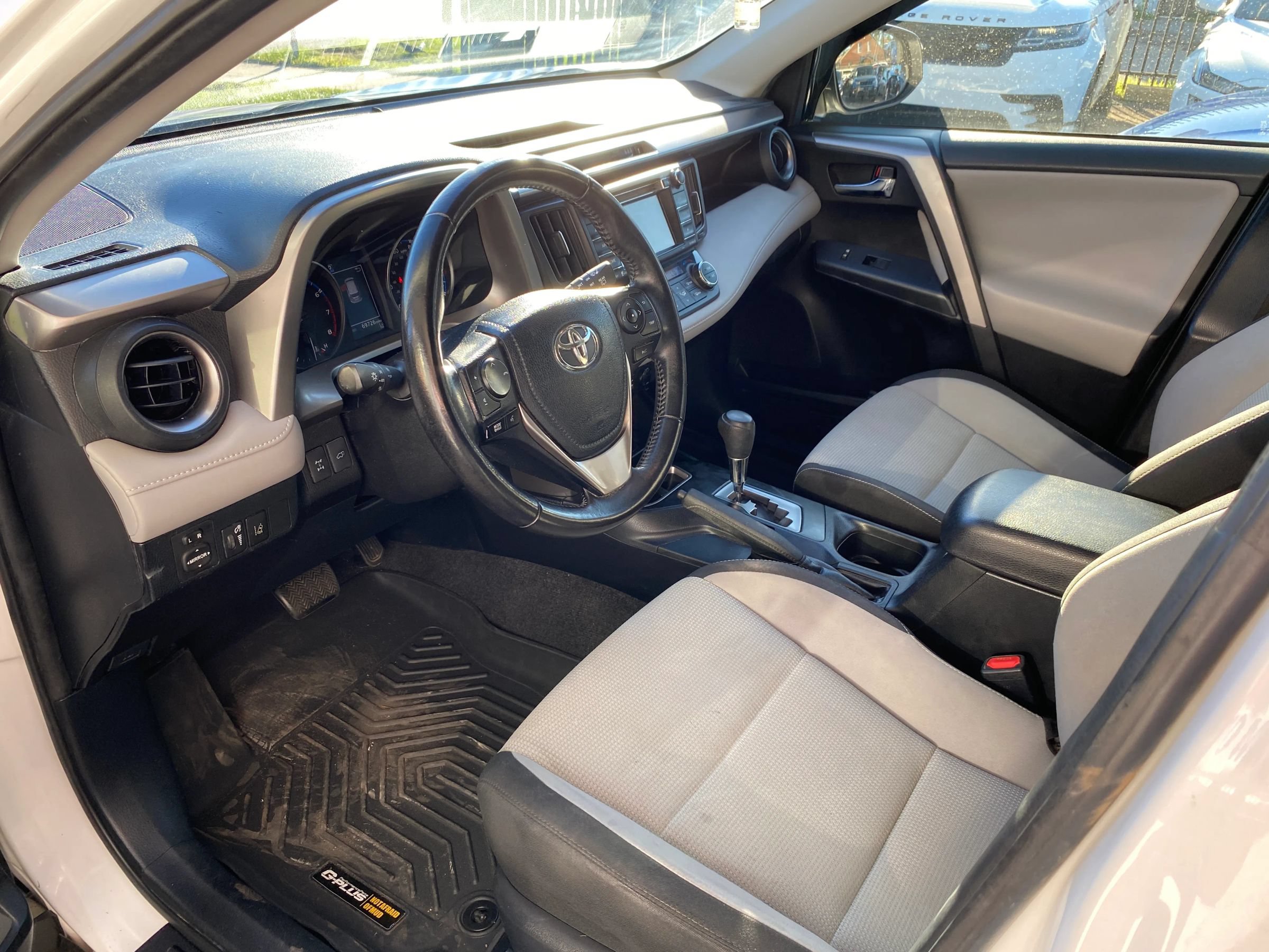 Used 2017 Toyota RAV4 XLE AWD/4WD image 3