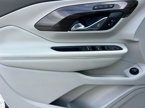 Used 2020 GMC Terrain Denali w/ Denali Premium Package FWD image 8
