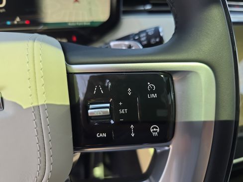 New 2026 Land Rover Range Rover Long Wheelbase SE image 18