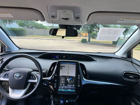 Used 2018 Toyota Prius Prime Premium image 14