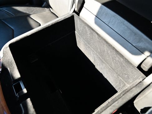 Used 2017 Cadillac Escalade ESV Luxury image 32