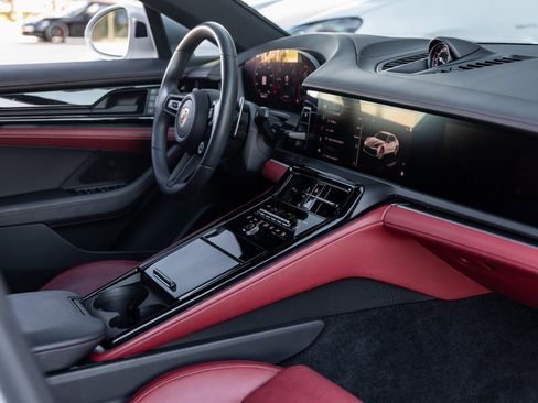 Used 2024 Porsche Panamera 4 image 47