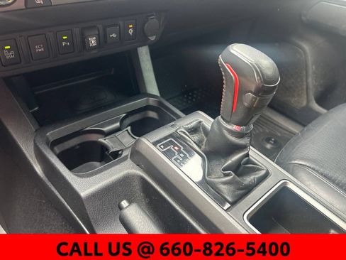 Used 2021 Toyota Tacoma TRD Sport w/ TRD Premium Sport Package AWD/4WD image 27