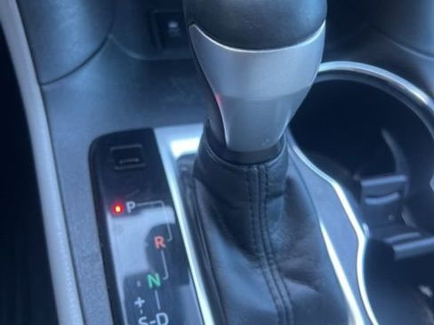 Used 2019 Toyota Highlander XLE image 18