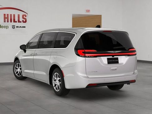 New 2026 Chrysler Pacifica Select image 4