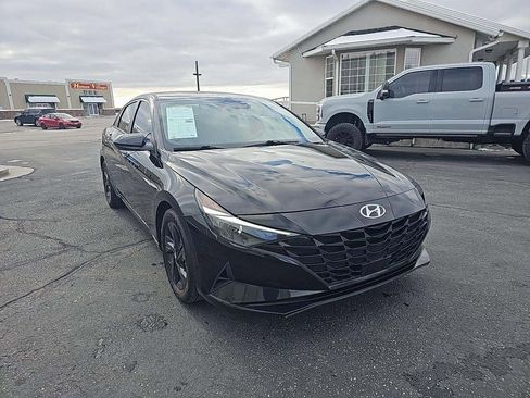Used 2021 Hyundai Elantra SEL w/ Convenience Package image 3