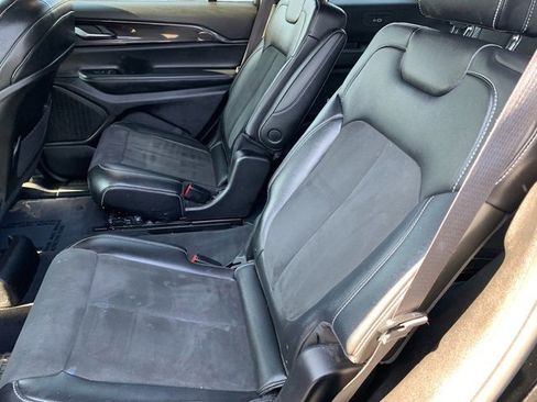 Used 2023 Jeep Grand Cherokee L Altitude image 17