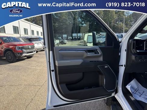 Used 2024 Chevrolet Silverado 2500 LTZ w/ LTZ Convenience Package image 19